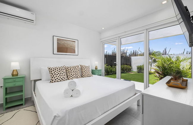 3BR 3BA Newly Built w Private Pool 5 min 2 Beach - Foto 2