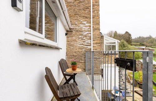 The Old Salt Store, 2 bed apartment with stunning river view - Photo 13