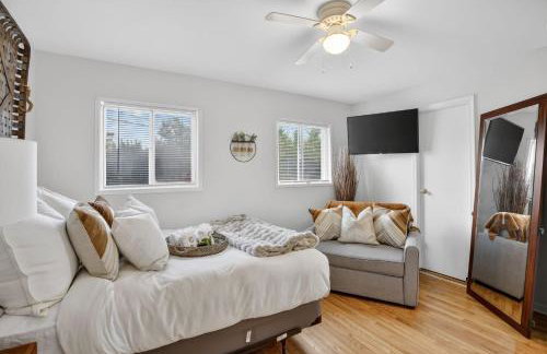 Stylish Hot Tub Retreat with Ping Pong home - Foto 14