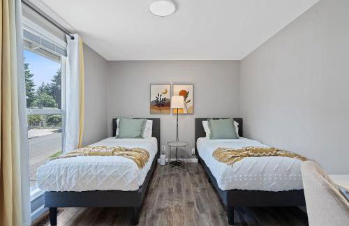 Chic Kirkland Home Overlooking Windsor Vista Park - Photo 20