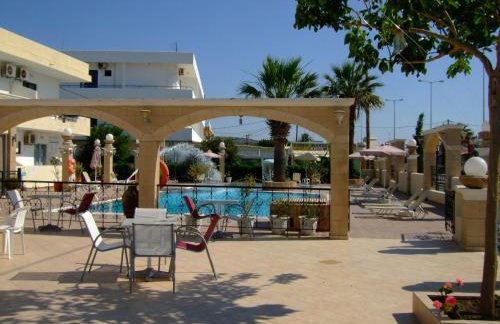 Antonios Hotel - Photo 12