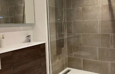 The Melodies with Free Parking , Harlow - Foto 3