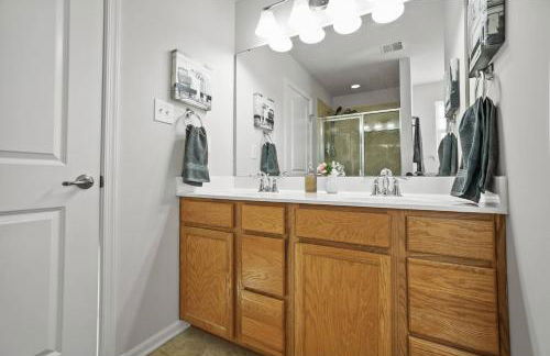 Spacious & Serene Family Gem: Games, Office, Yard! - Foto 25