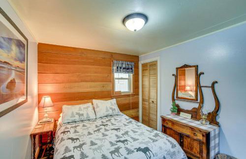 Ice Fish and Snowmobile Riverfront Manistique Cabin - Foto 13