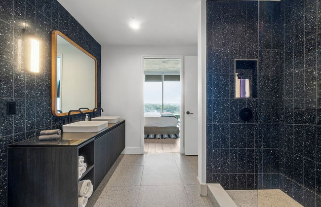 1BR Condo on Rainey St with Pool & Views - Foto 13