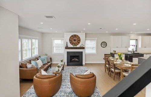 Renovated & Sophisticated Home Near Beach & Shops! - Photo 64