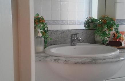 Passeig Maritim Apartment - Photo 13