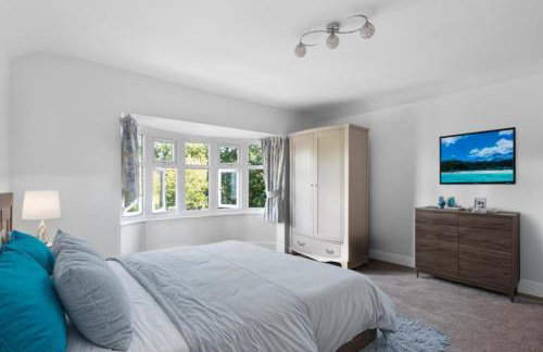 Luxurious Relaxing 6 Bed House for great comfort - Photo 16