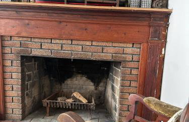 Historic Home near Stony Brook Village & Beach - Foto 27