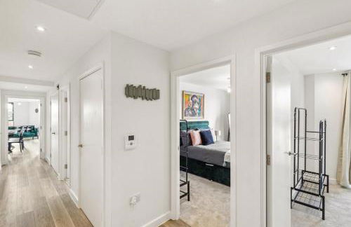 Luxury 3BR Apt Sleeps 10, Wembley & Park Views - Photo 25