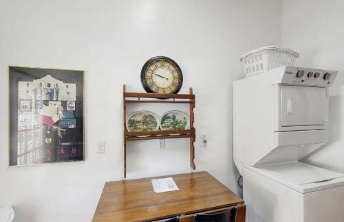 Downtown duplex with patio, enclosed backyard, washer/dryer, streaming, AC, WiFi - Foto 6
