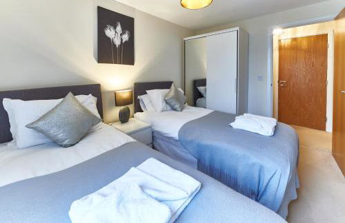 ShortstayMK Vizion apartments, with free superfast wi-fi, parking - Foto 92