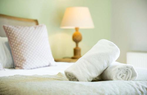 Stunning 4 Bedroom Farmhouse - Foto 40