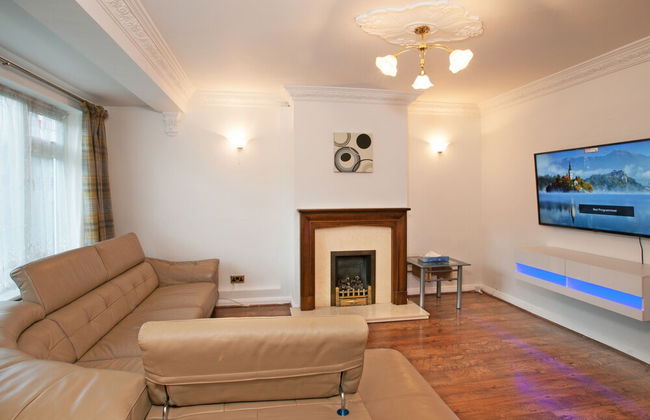 3 Bedroom House Near the City Center - Photo 13