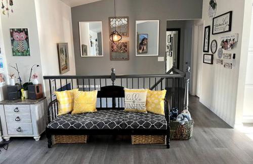 Hot Tub Steam Shower Gym in Charming Family Home! - Photo 33