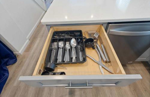 4BR 2BA Hot Tub Home By The Bay - Foto 15