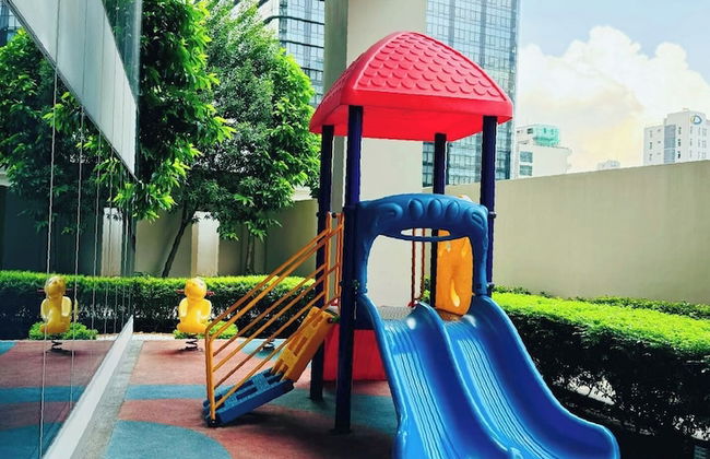 Andi and Frances' Place at BGC - Photo 35