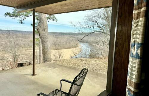 Secluded Riverfront Cabin with Bluff Views, Gated Privacy & Scenic Trail Access in Tahlequah, Oklahoma - Foto 21