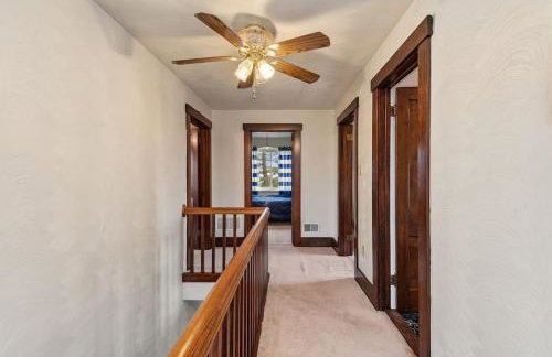 Cheerful Home | Fire Pit | Sleeps 8 - Foto 16