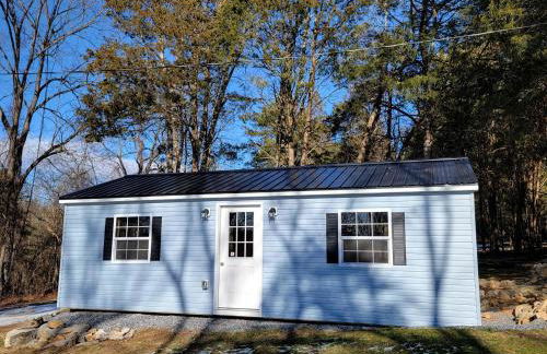 Private Pet-Friendly Cabins with Fire Pit for Nature Escapes in Clear Spring, Maryland, for Memorable Family Glamping Trips - Photo 1