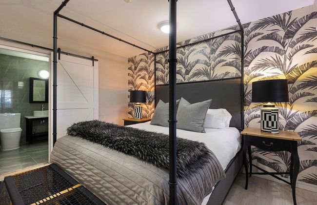 Clifton YOLO Spaces – Clifton Mansion Villa - Photo 54