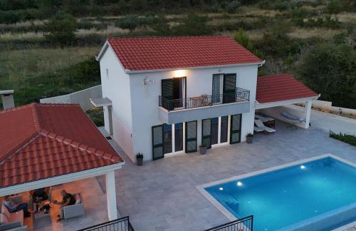 Secluded house - guaranteed privacy - heated pool - Photo 4