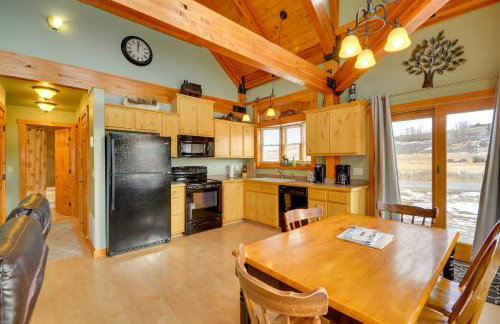 Off The Beaten Path Cabin with Mtn Views and Hot Tub - Foto 8