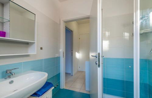 Apartment with Terrace & Parking near the Sea - Foto 11