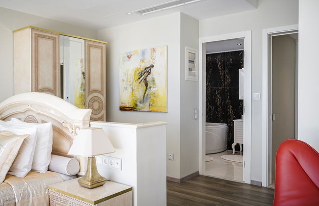 Villa Monte Leone by Konnect with Pool, Hot Tub, Spa Room & Stunning Seaview - Photo 7