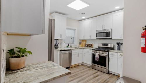 Beautifully Renovated 6BR 2BA 2 Blocks to Beach - Foto 5