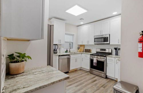 Beautifully Renovated 6BR 2BA 2 Blocks to Beach - Foto 5