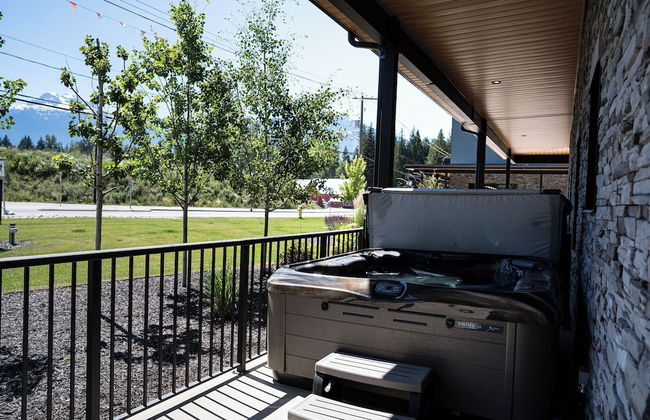 Rustic Retreat by Revelstoke Vacations - Photo 1