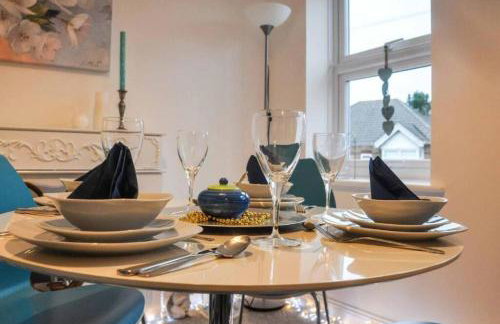 The Sashes - Stylish Apartment - FREE Parking - Ultrafast WIFI - Smart TV - Netflix - sleeps up to 6! Close to Poole Town Center & Sandbanks & Bournemouth - Foto 1