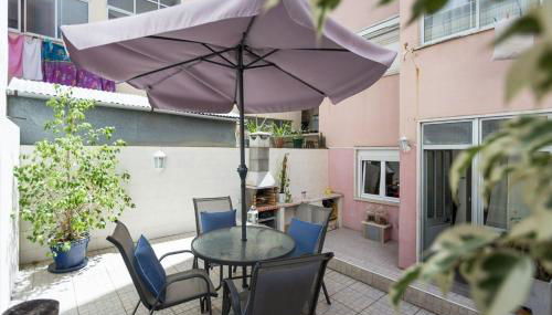 1-Bedroom Flat with Terrace, near Metro & Arena - Photo 1