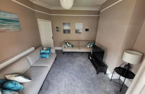 4 Bedroom house, 8 min to city! - Foto 1