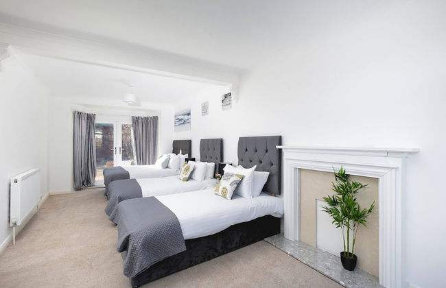 Skyvillion - Enfield 4bed House W Garden & Parking - Photo 12