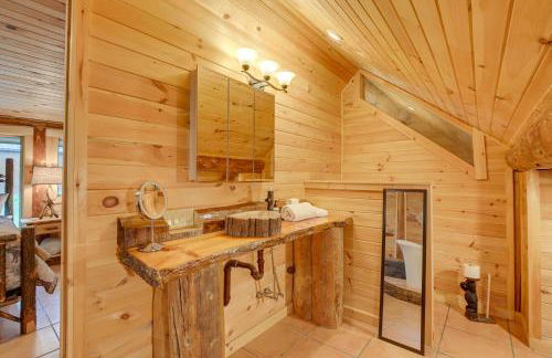 Secluded Greenville Cabin Walk to Moosehead Lake! - Foto 14