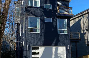 Entire Home Close to BOA Stadium & City - Foto 52