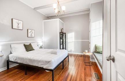 Homey Lodge - Cozy home / Walk to Revolution Mill / Near Downtown / Perfect for groups and family / Free parking - Foto 35