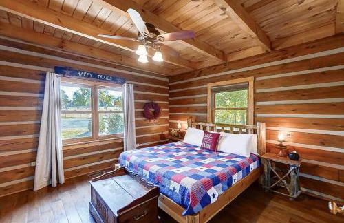 Large Log Cabin Chalet w/ Hot Tub - Horses & Lake! - Foto 54
