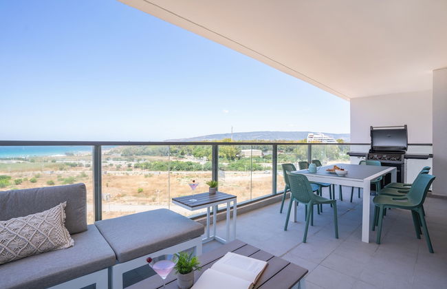 Stylish Seaside Escape with Balcony by Sea N' Rent - Foto 35