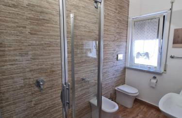 CITY HOUSE & FREE PARKING by Perry-Holiday moderno, panoramico e comodo fino a 6 ospiti - Foto 44