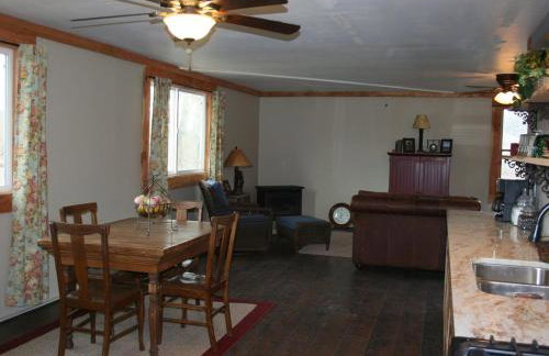 Secluded Cabin with River and Mountain Views near Columbus, Montana - Foto 2