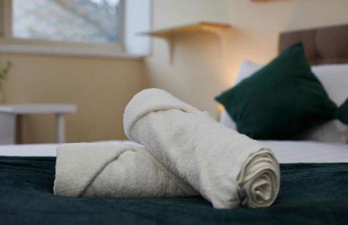 Modern 3-Bedroom Apartment in Central Huddersfield with Free Parking - Foto 18