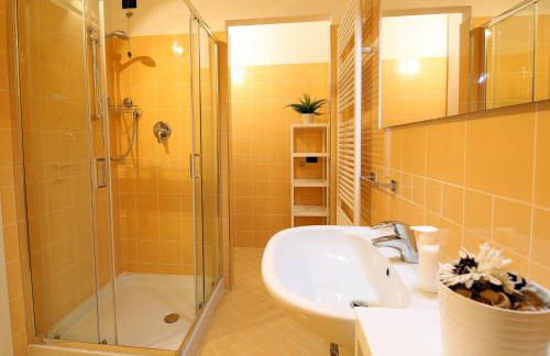 BELLAGIO DREAMS APT, pool, with private garden, near lake - Foto 35