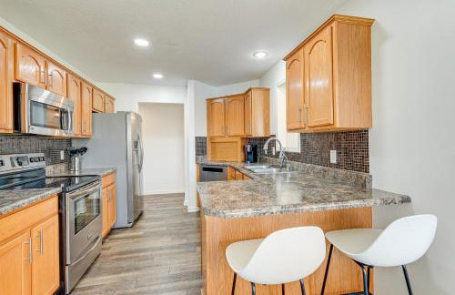 Private Yard and Pond Views Fort Wayne Family Home! - Foto 8