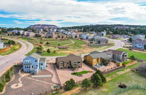 Mountain Breeze Villa w Mountain Views and Air Hockey - Foto 43