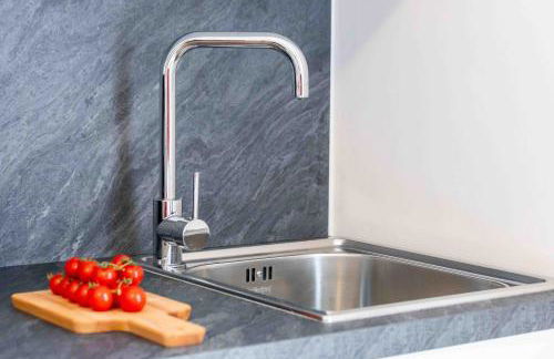 Prada & Bocconi - Cozy Studio, Fast WiFi, Tram - Foto 14