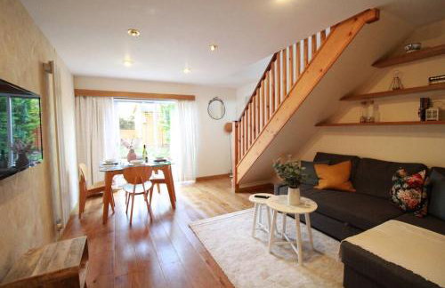 Cheerful Two-Bedroom Residential Home - Foto 1