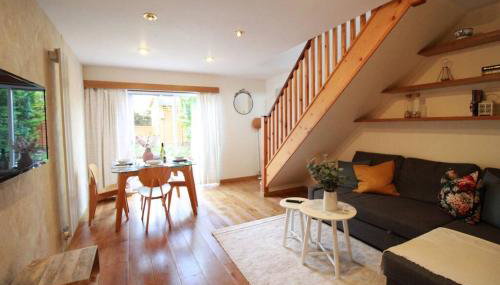 Cheerful Two-Bedroom Residential Home - Foto 1